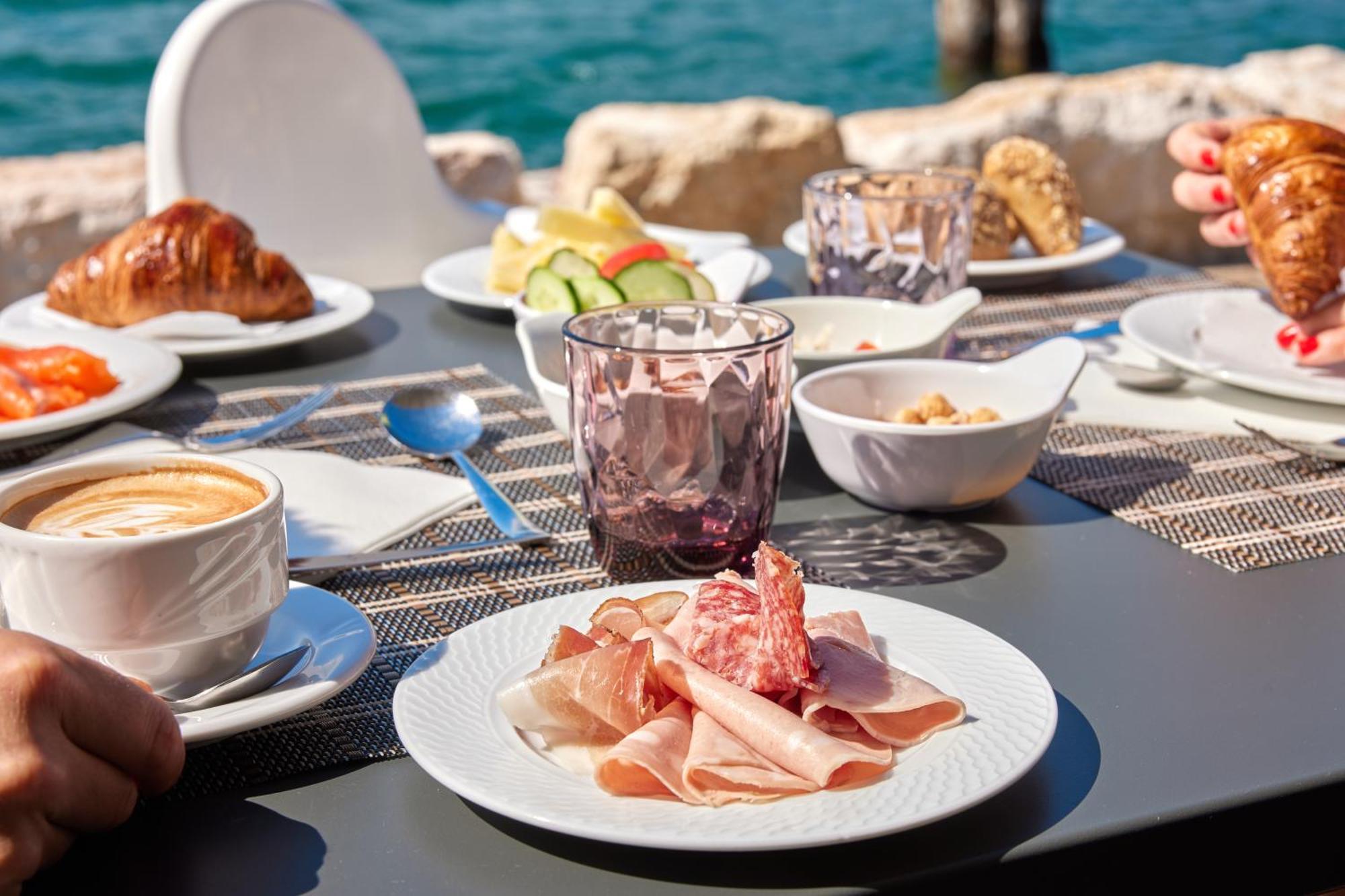 Lake Front Hotel Brenzone Εξωτερικό φωτογραφία